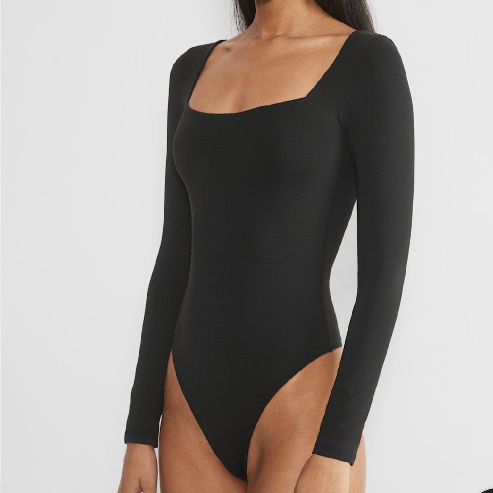 Aritzia Squareneck contour bodysuit - Picture 2 of 4